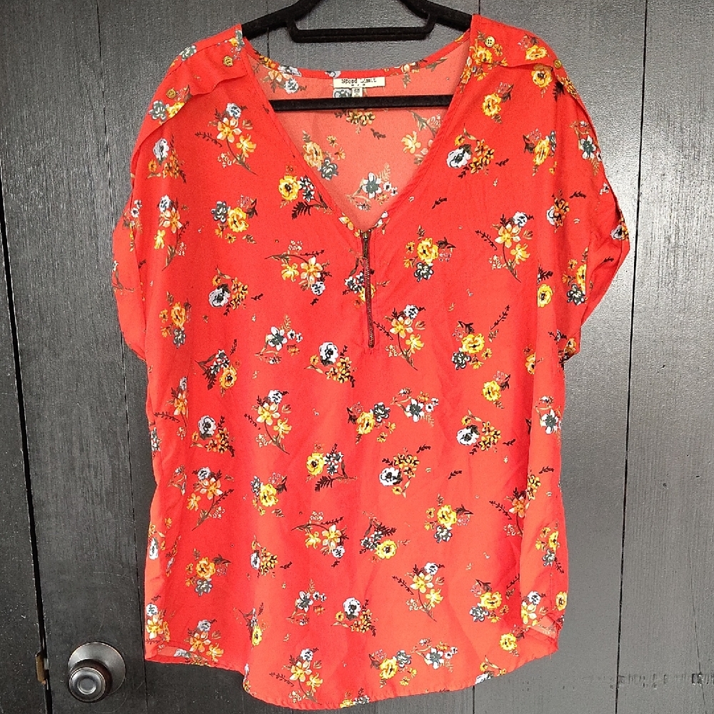 🧡 Orange Short-Sleeved Floral Blouse By speed limit MPH. 2X.